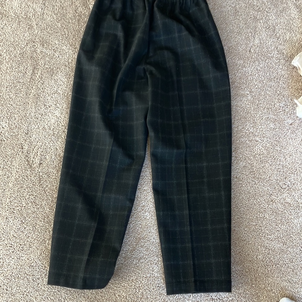 Aritzia Babaton black and white window pane ankle pants excellent condition!